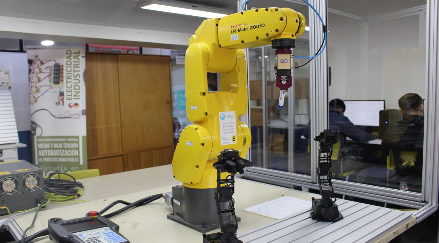 Brazo robótico industrial FANUC